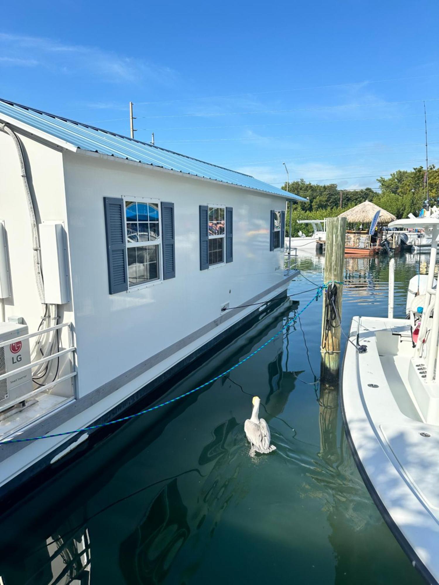 Aqua Lodges At Hurricane Hole Marina Stock Island Ngoại thất bức ảnh