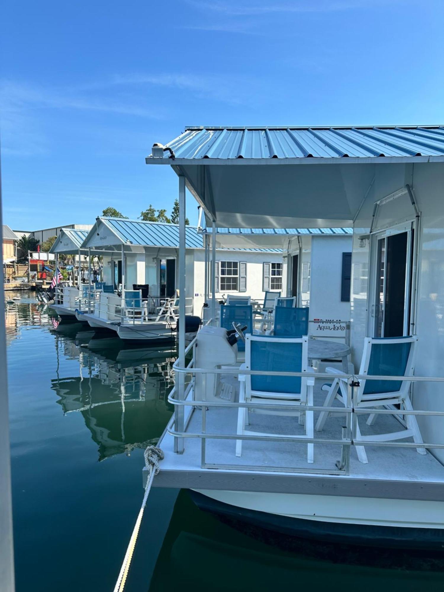 Aqua Lodges At Hurricane Hole Marina Stock Island Ngoại thất bức ảnh