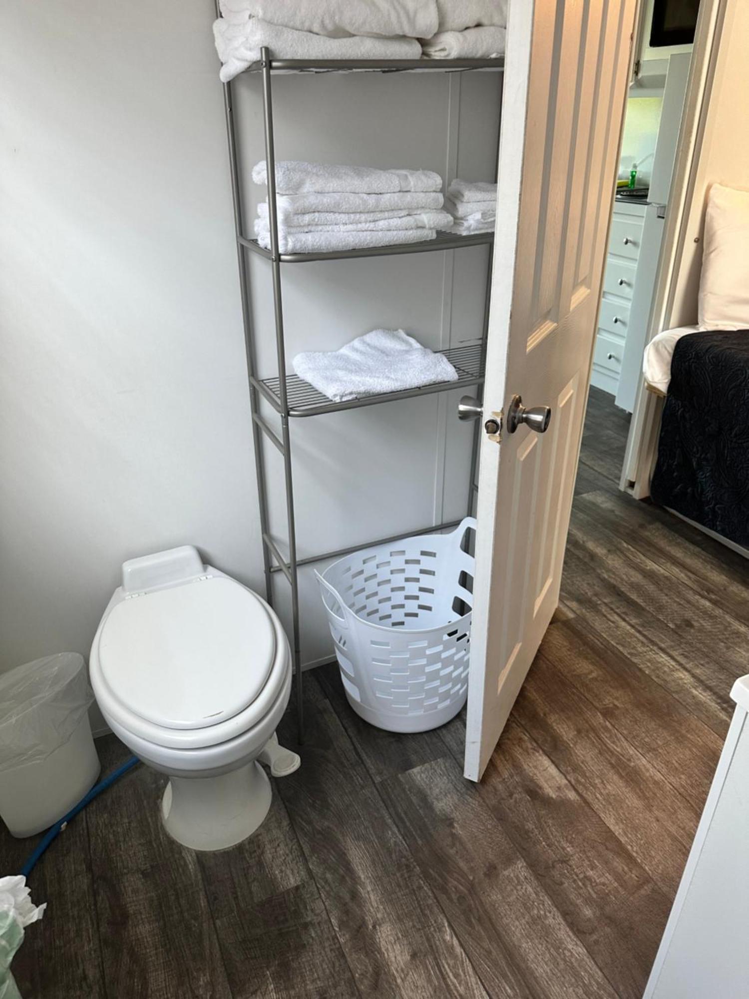 Aqua Lodges At Hurricane Hole Marina Stock Island Ngoại thất bức ảnh